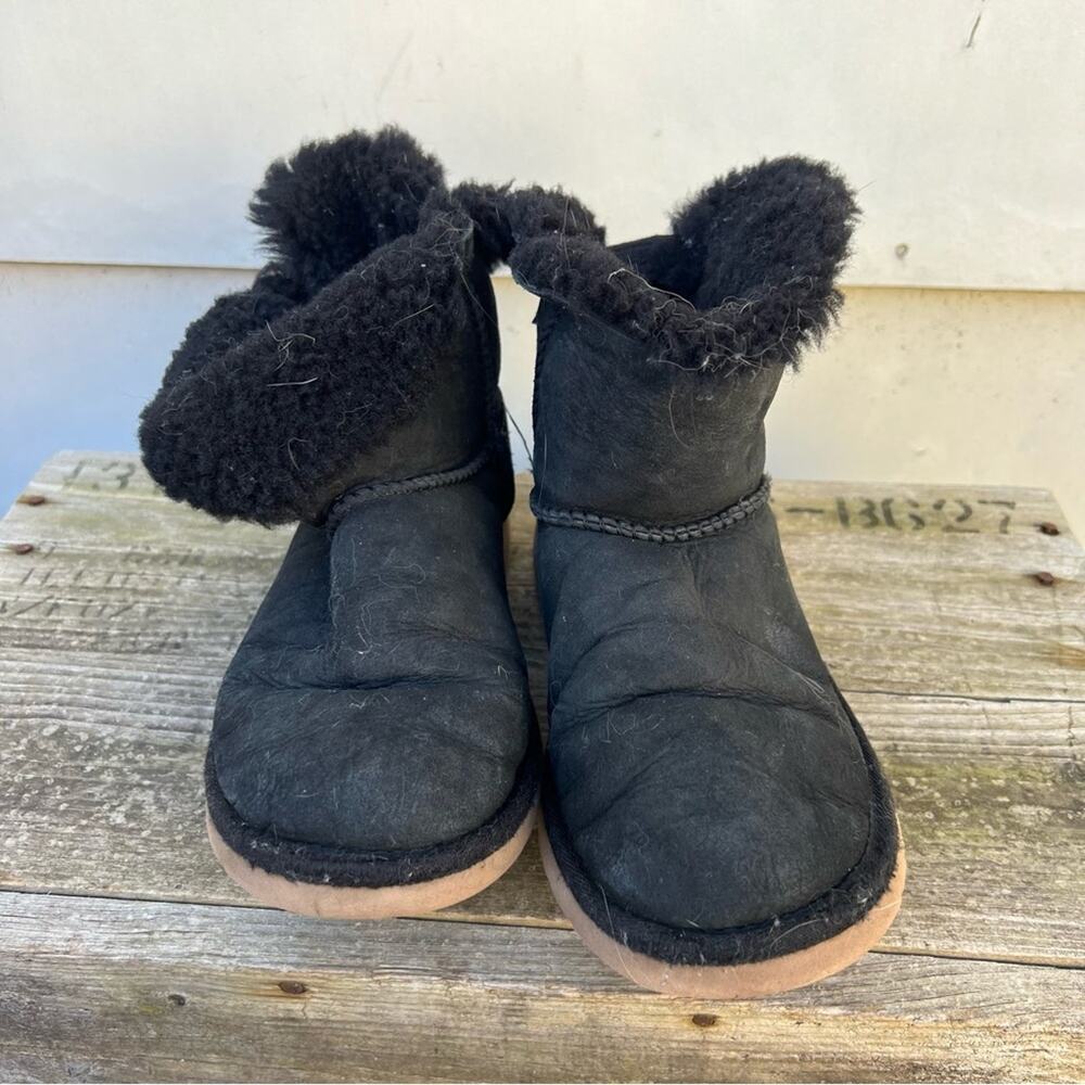 Ugg Kandice Boot Black Suede Bow Back Youth Size 6 Style 1013274Y - Picture 3 of 6